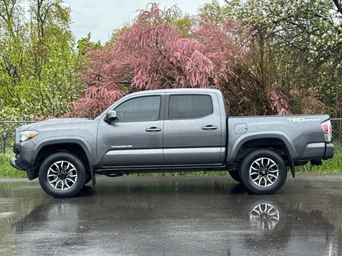 Used 2021 Toyota Tacoma TRD Sport w/ Technology Package image 7