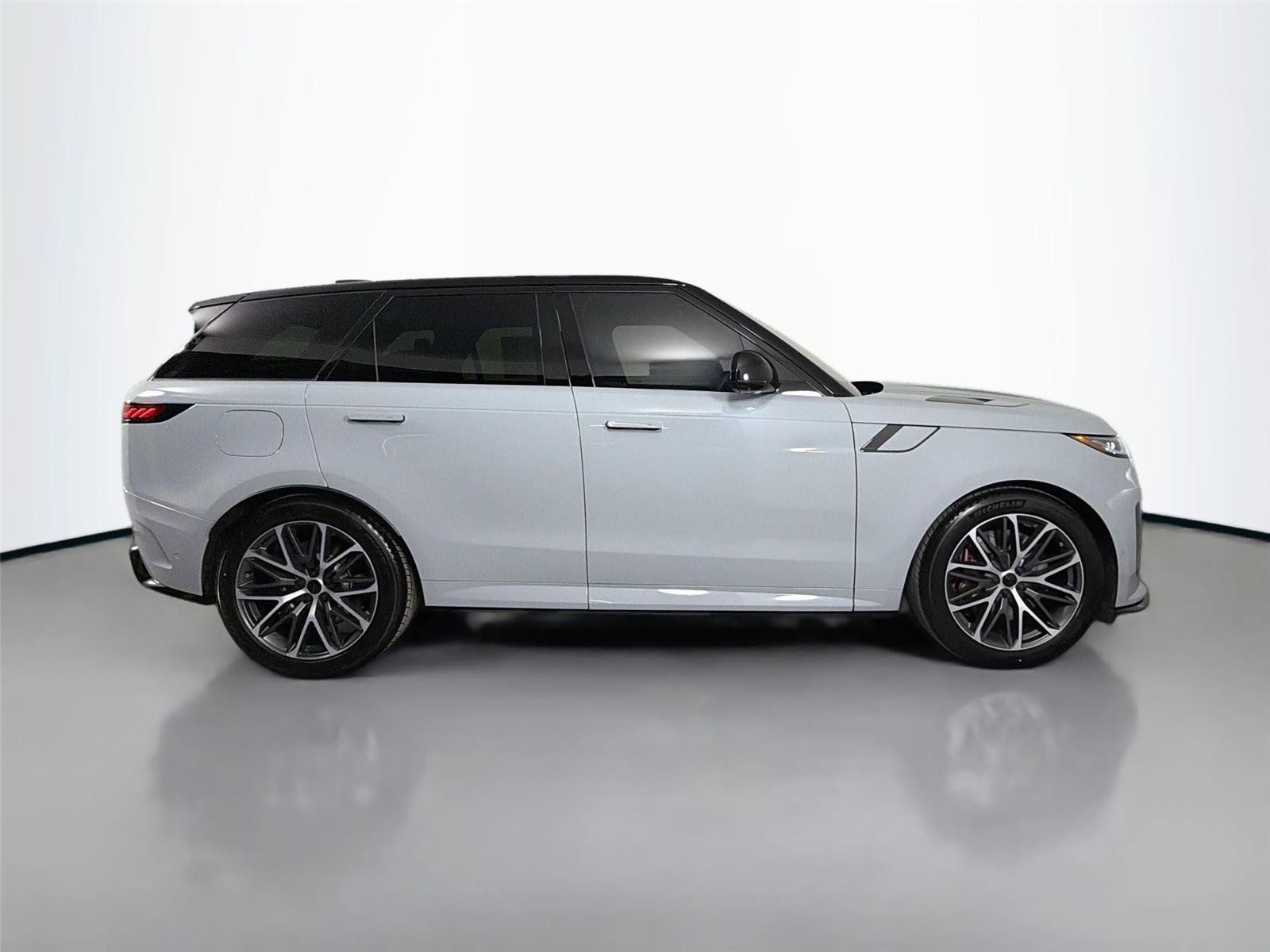 New 2026 Land Rover Range Rover Sport SV Carbon AWD/4WD image 4