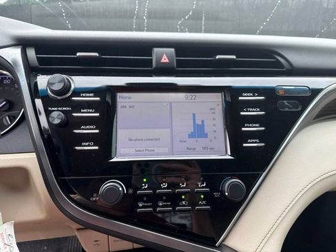 Used 2018 Toyota Camry LE FWD image 7