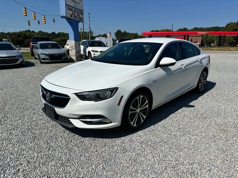 Used 2018 Buick Regal Essence FWD image 1