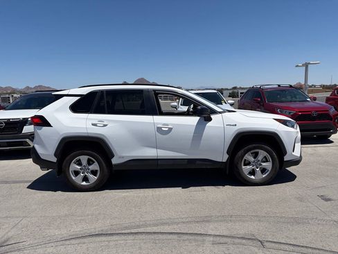 Used 2021 Toyota RAV4 LE AWD/4WD image 3