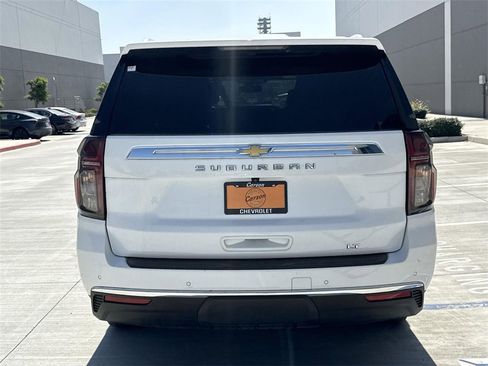 Used 2024 Chevrolet Suburban LT image 4