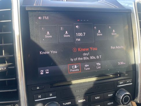 Used 2018 Porsche Cayenne Platinum Edition image 21