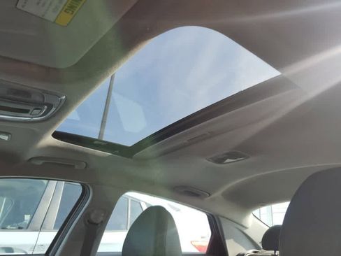 Used 2025 Hyundai Elantra Limited image 4