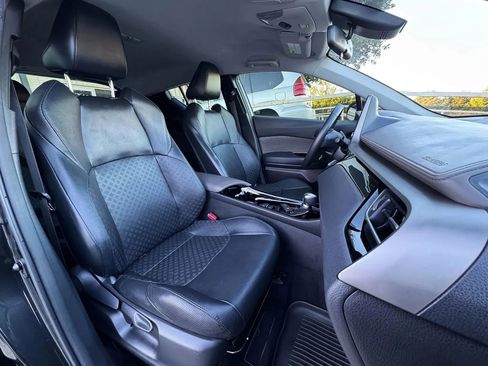 Used 2020 Toyota C-HR Limited image 14