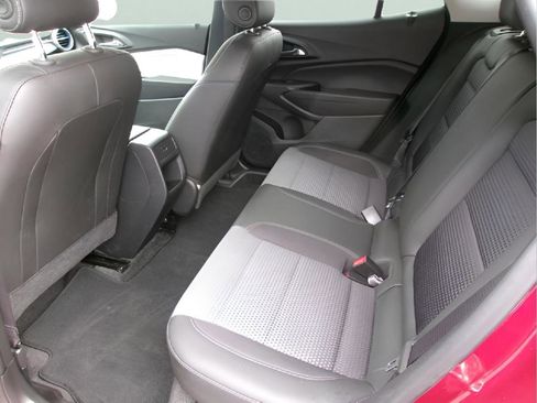 Used 2024 Chevrolet Trax LT FWD image 9