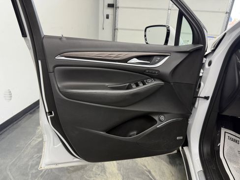 Used 2023 Buick Enclave Avenir image 10