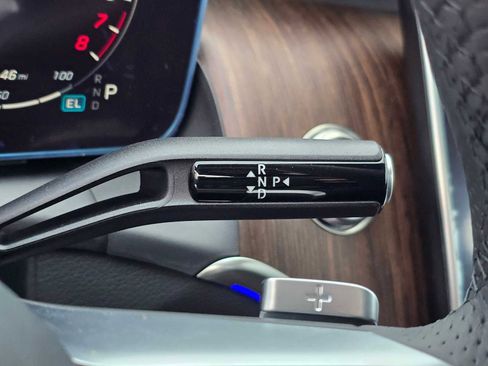 Used 2025 Mercedes-Benz GLC 350e 4MATIC image 34