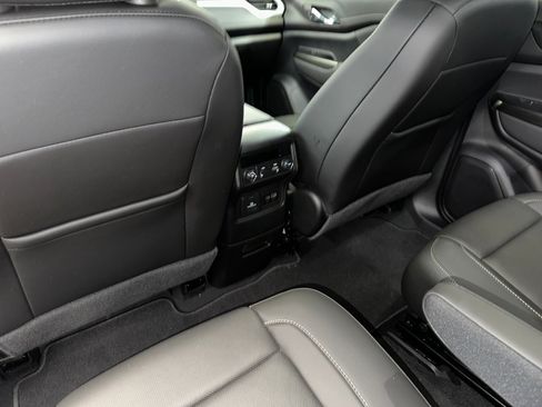 Certified 2023 GMC Acadia SLT w/ Preferred Package image 22