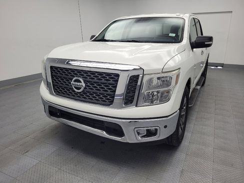 Used 2018 Nissan Titan SV w/ SV Convenience Package image 15