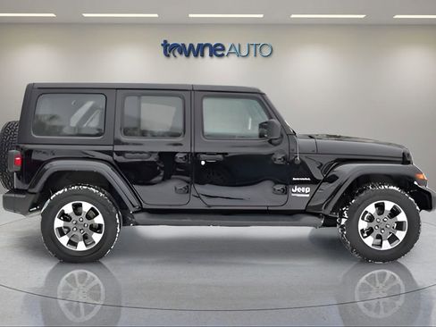 Used 2022 Jeep Wrangler Unlimited Sahara w/ Cold Weather Group AWD/4WD image 6