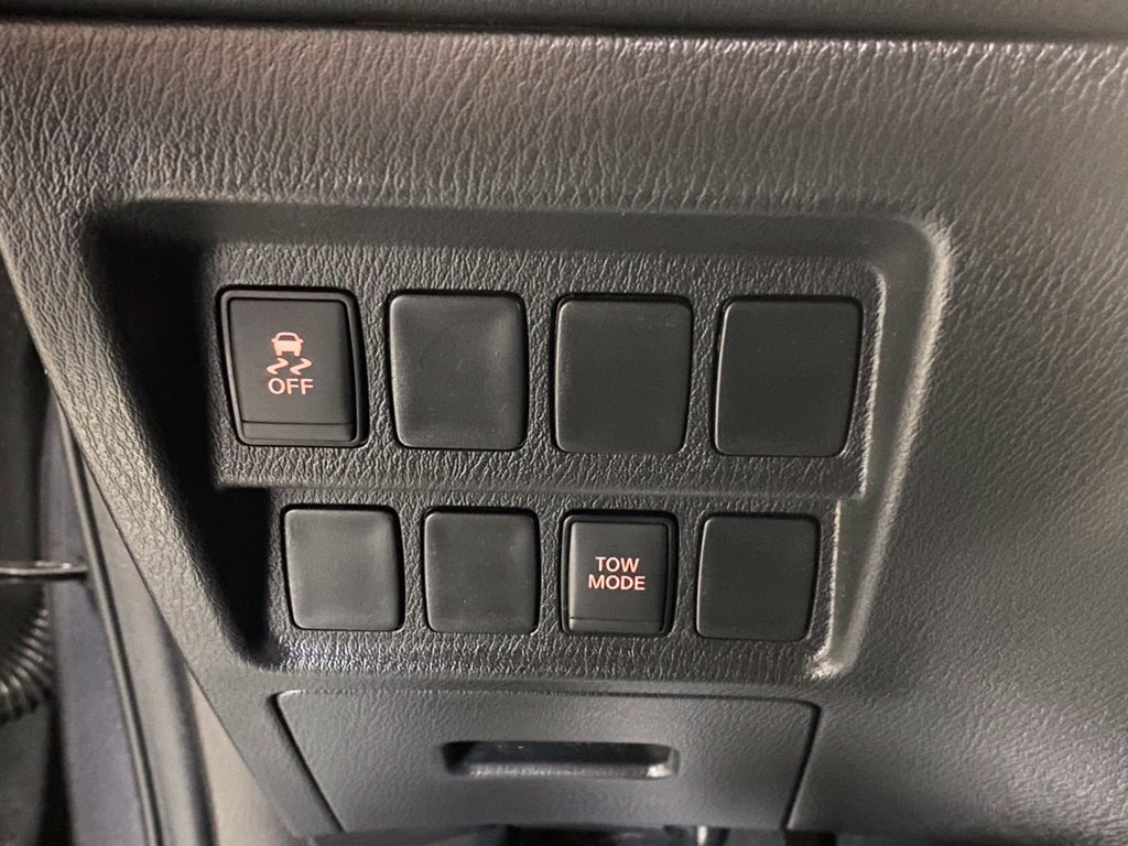 Used 2017 Nissan Pathfinder SV AWD/4WD image 19