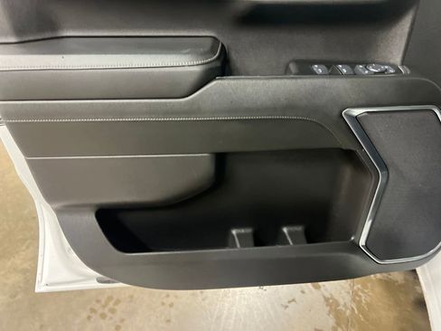 Certified 2025 GMC Sierra 1500 SLT image 15