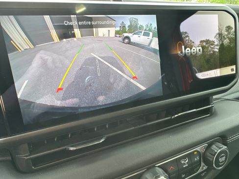 Used 2025 Jeep Wrangler Sahara w/ Safety Group image 26