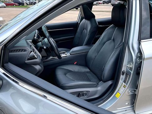 Used 2020 Toyota Camry XSE FWD image 7