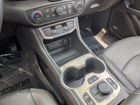 Used 2024 GMC Terrain Denali w/ Denali Premium Package AWD/4WD image 15