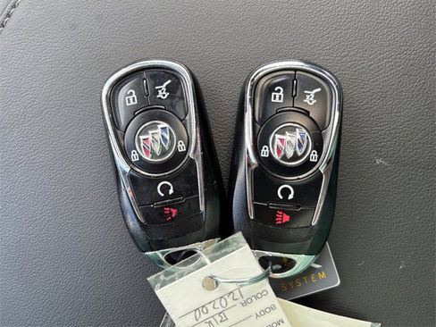 Used 2023 Buick Enclave Avenir w/ Avenir Technology Package image 32