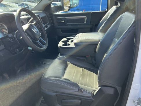 Used 2018 RAM 5500 Tradesman w/ Power & Remote Entry Group image 12