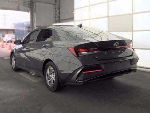 Used 2024 Hyundai Elantra SE FWD image 4