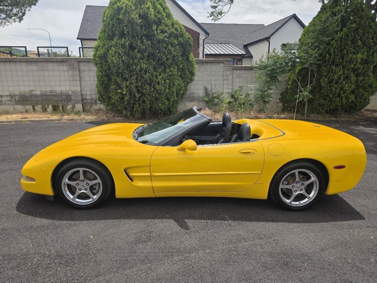 Used 2002 Chevrolet Corvette Convertible w/ Preferred Equipment Group2 RWD image 12