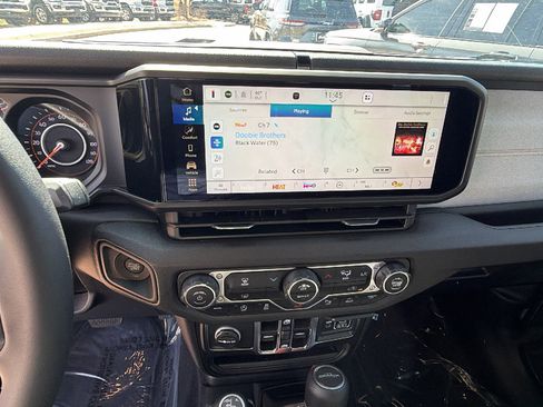 Used 2025 Jeep Gladiator Sport image 31