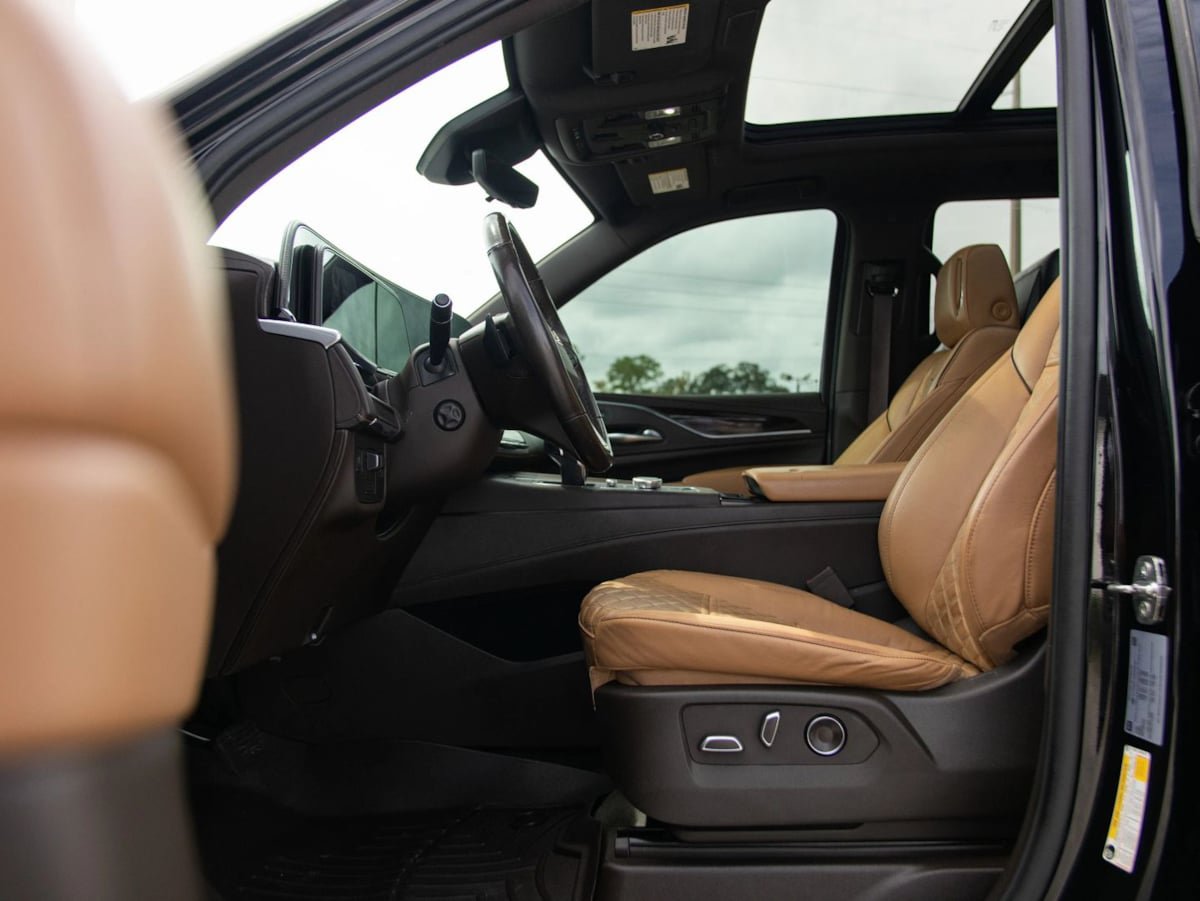 Used 2021 Cadillac Escalade Sport w/ LPO, ONYX Package RWD image 18