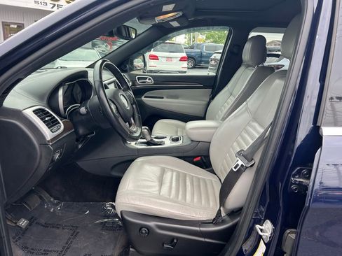 Used 2018 Jeep Grand Cherokee Limited AWD/4WD image 9