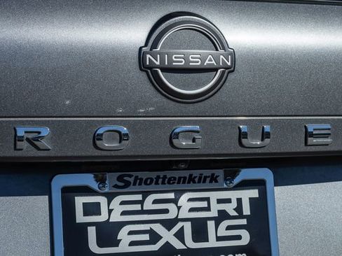 Used 2023 Nissan Rogue SV image 5