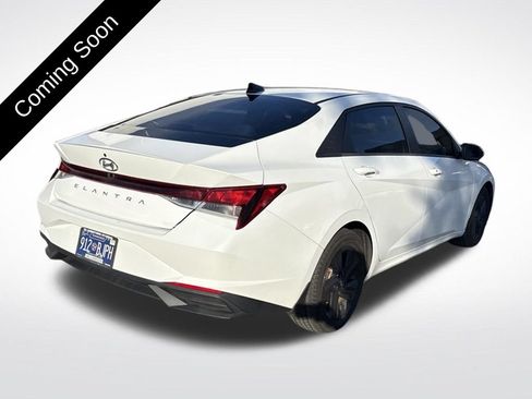 Used 2022 Hyundai Elantra SEL w/ Convenience Package FWD image 5