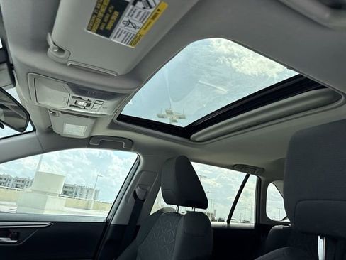 Used 2019 Toyota RAV4 XLE FWD image 22