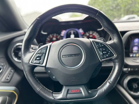Used 2020 Chevrolet Camaro SS RWD image 9
