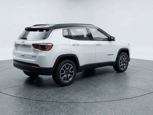 Used 2025 Jeep Compass Trailhawk AWD/4WD image 9