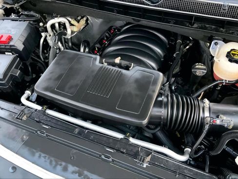 Used 2024 Chevrolet Suburban Z71 w/ Luxury Package image 33