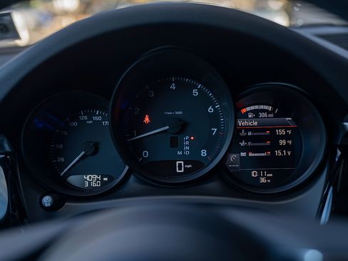 Certified 2025 Porsche Macan Turbo image 9