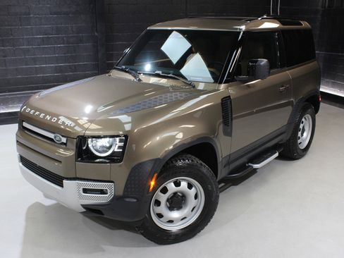 Used 2024 Land Rover Defender 90 S image 4