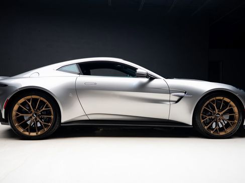 Used 2025 Aston Martin V8 Vantage Coupe RWD image 38