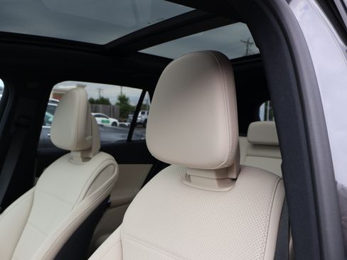 Used 2026 Mercedes-Benz GLC 300 image 11
