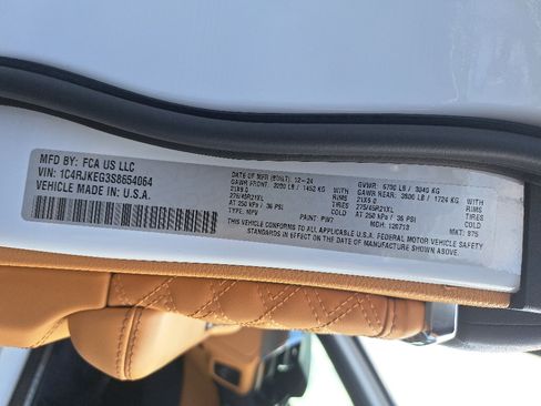 Certified 2025 Jeep Grand Cherokee L Summit AWD/4WD image 37