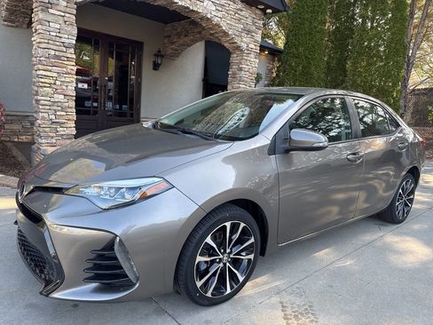 Used 2017 Toyota Corolla SE image 1