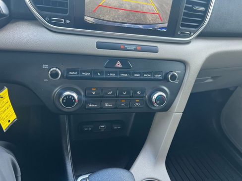 Used 2020 Kia Sportage LX FWD image 18