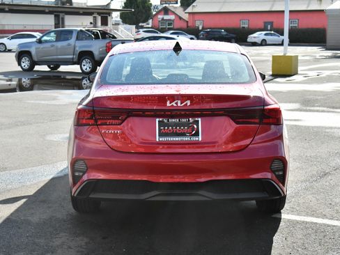 Used 2023 Kia Forte LXS w/ LXS Technology Package image 7