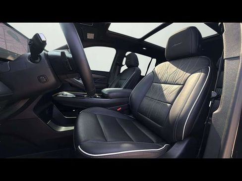 Used 2025 Buick Enclave Avenir w/ Super Cruise Package image 11