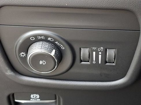 Used 2022 Jeep Grand Cherokee Summit AWD/4WD image 26