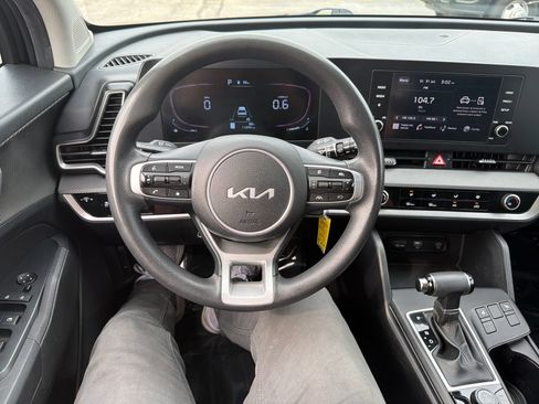 Used 2023 Kia Sportage LX AWD/4WD image 16