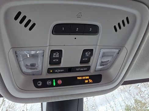 Used 2021 Chevrolet Traverse RS image 21