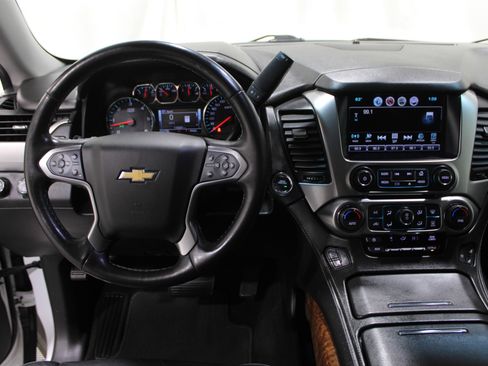 Used 2018 Chevrolet Suburban Premier image 2
