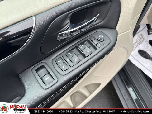 Used 2019 Dodge Grand Caravan SXT image 10