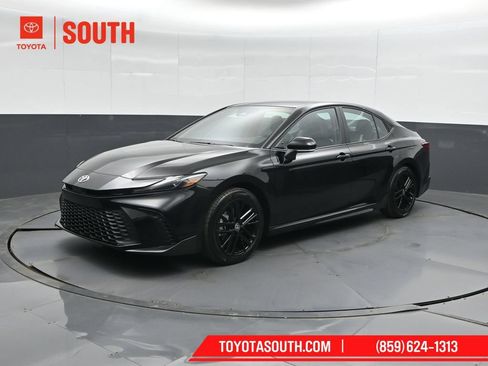 Used 2026 Toyota Camry SE FWD image 6