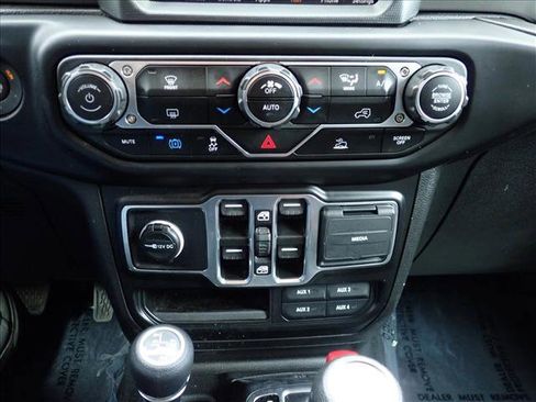 Used 2023 Jeep Wrangler Unlimited AWD/4WD image 17