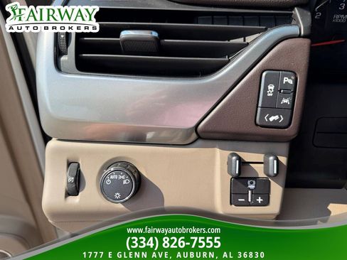 Used 2018 Chevrolet Suburban LT RWD image 18